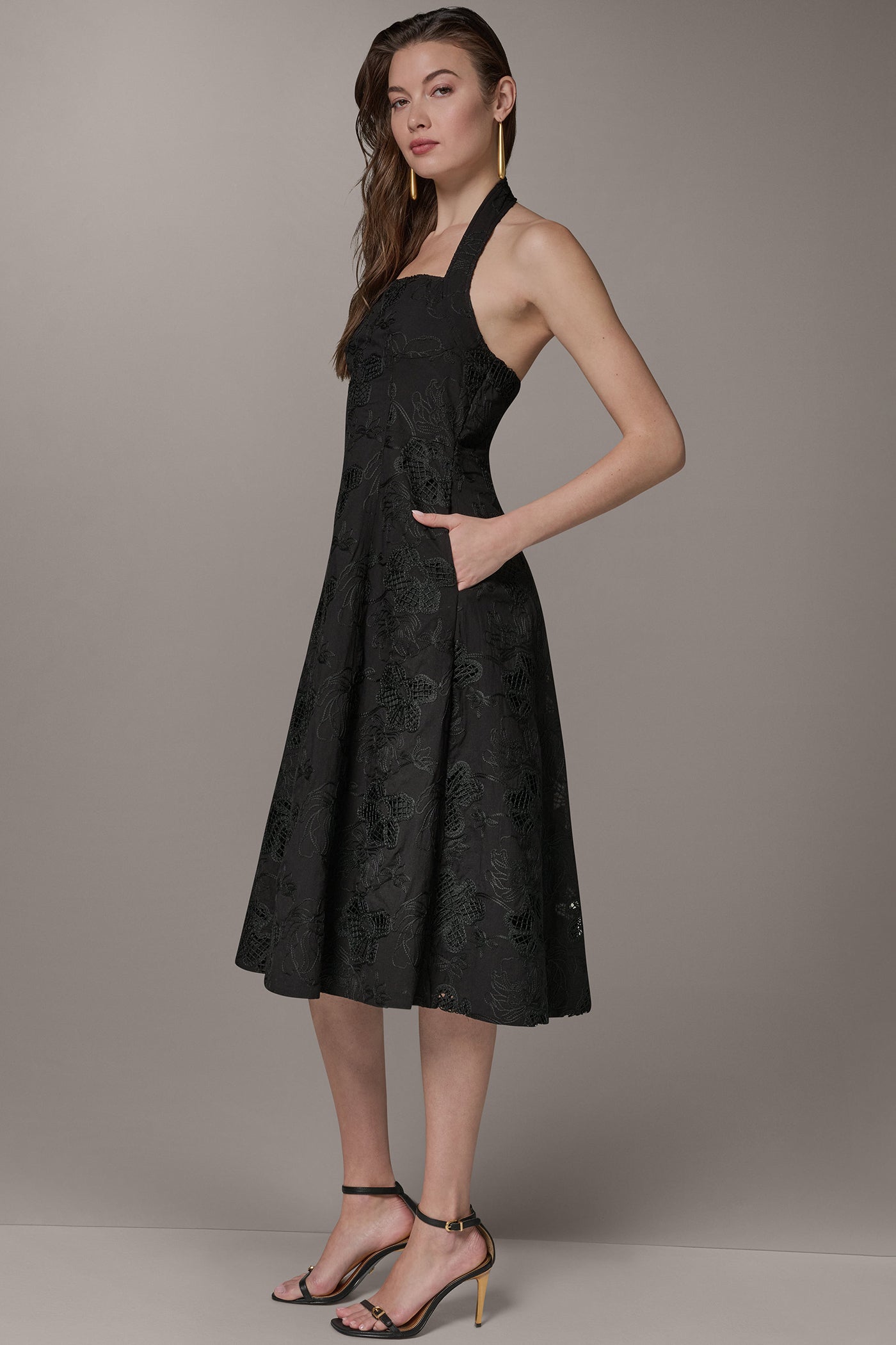 SLEEVELESS SWEETHEART MIDI HALTER DRESS