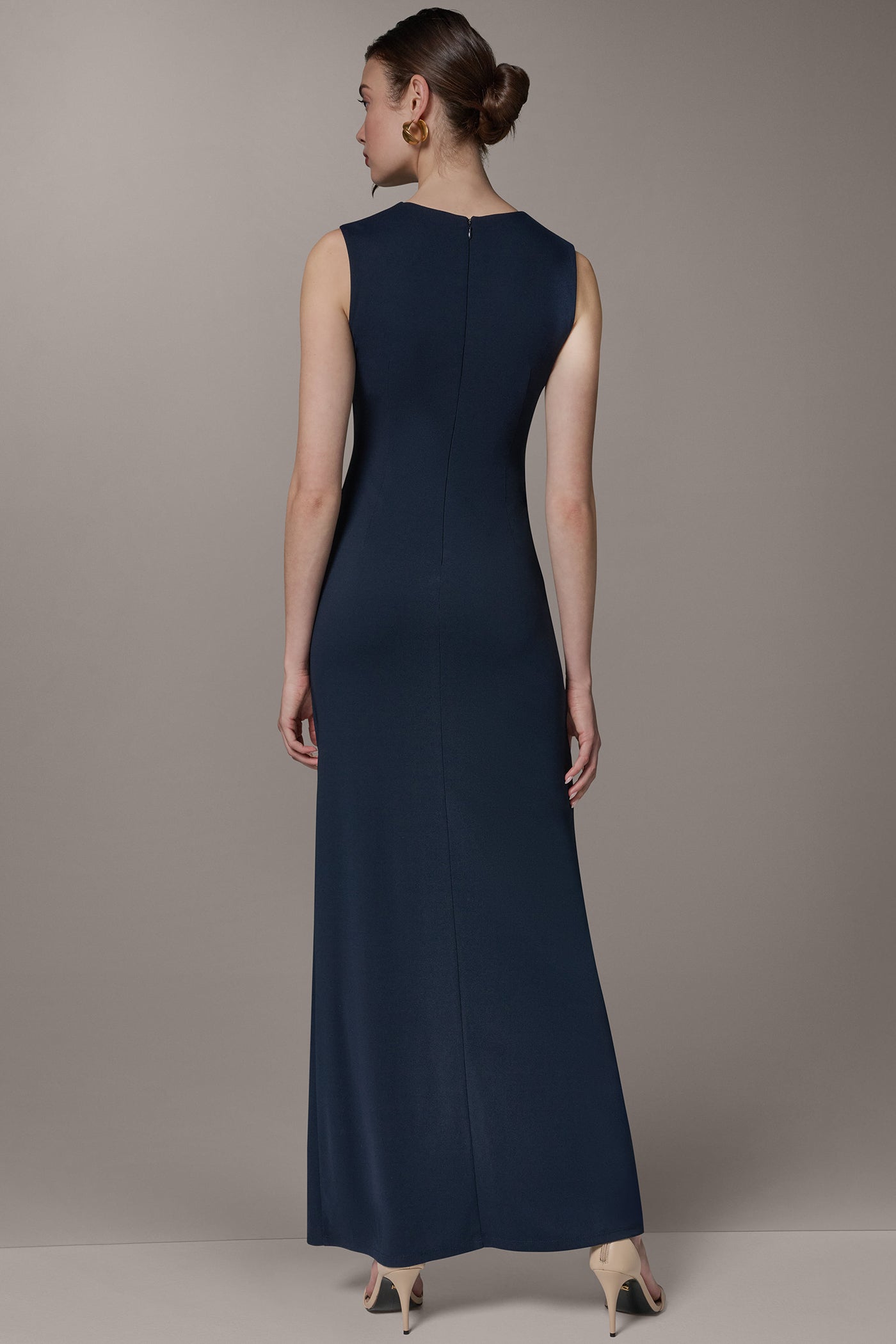 SLEEVELESS ASYMMETRIC GOWN